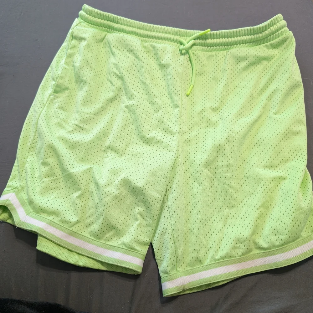 Men's Green Mesh Basketball Shorts - Picture 1 of 3